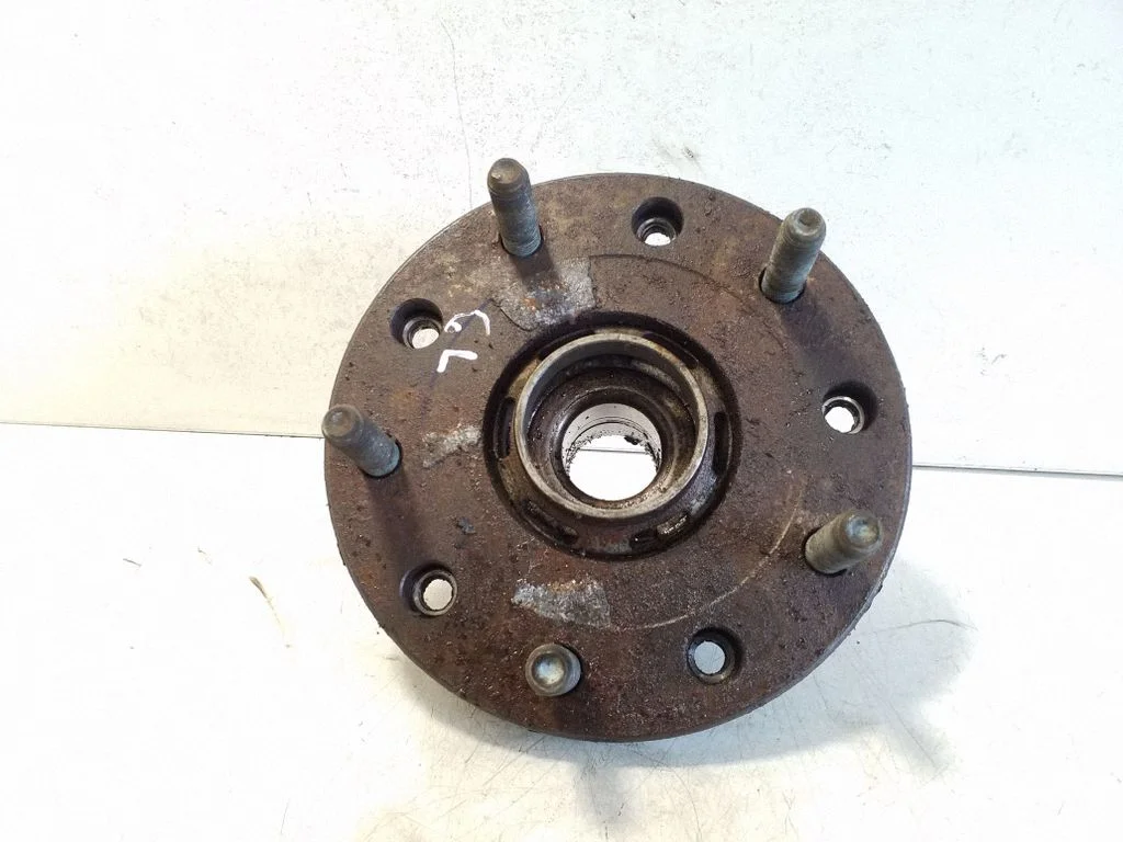Rear wheel hub – left