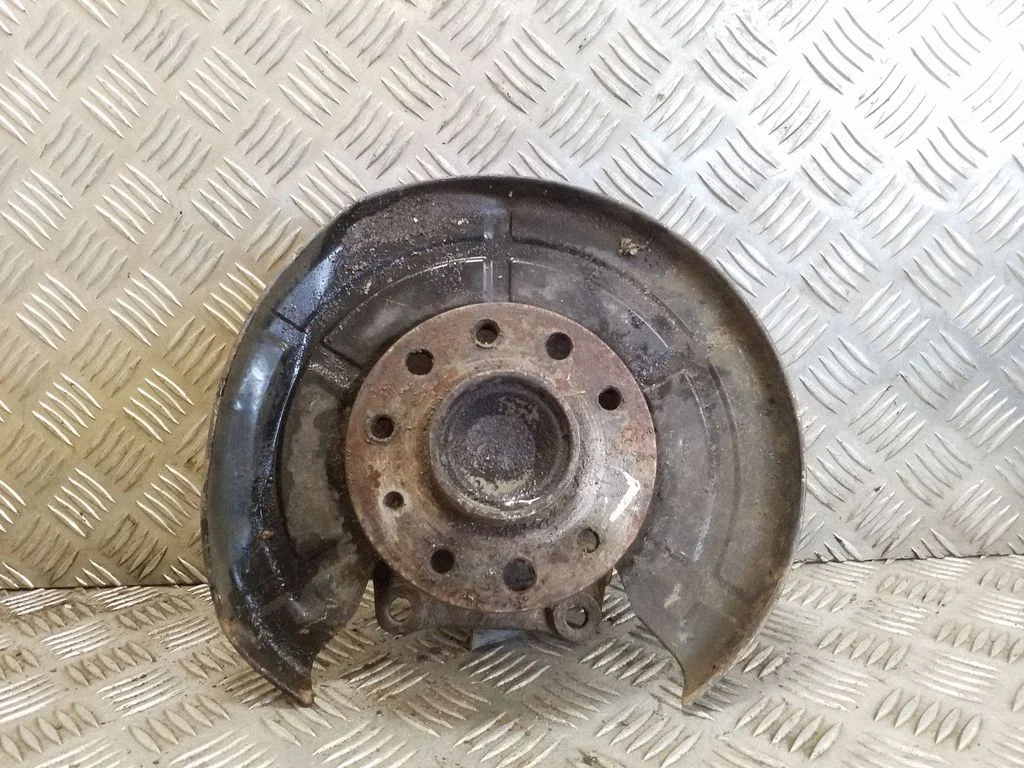 Rear wheel hub – left