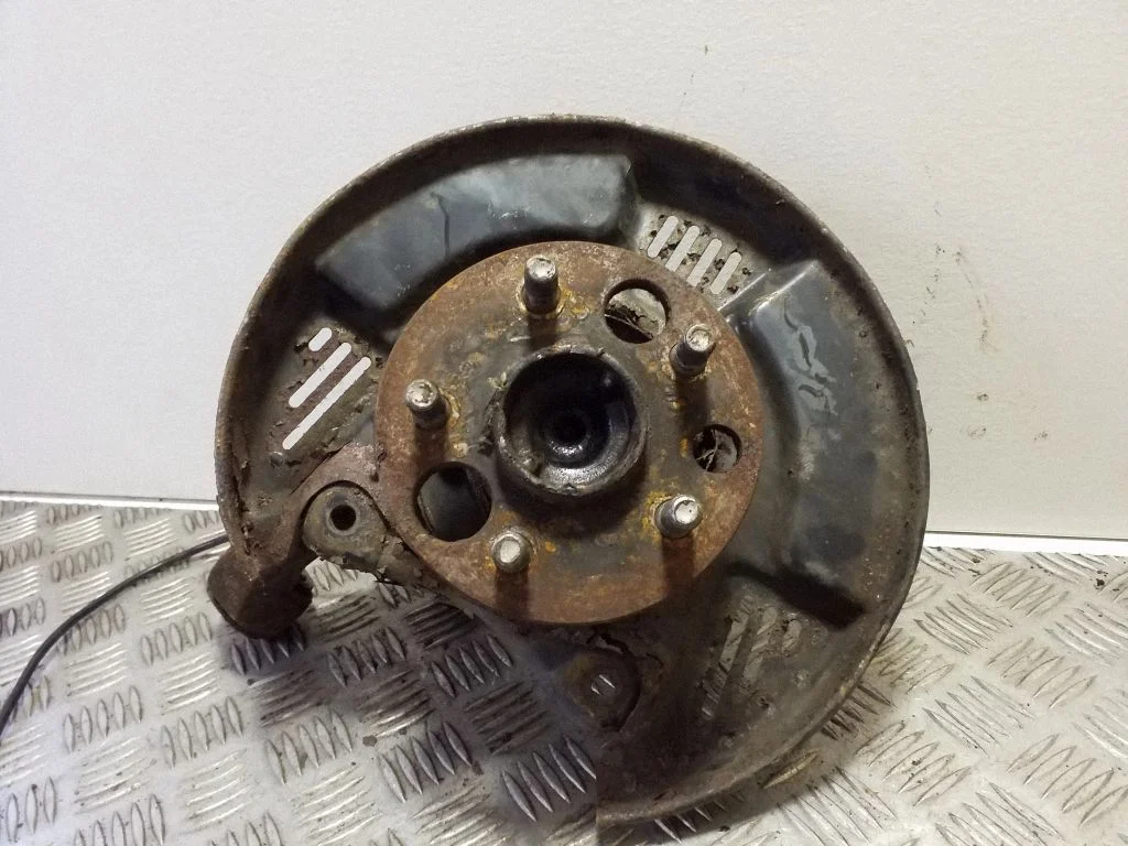 Rear wheel hub – left