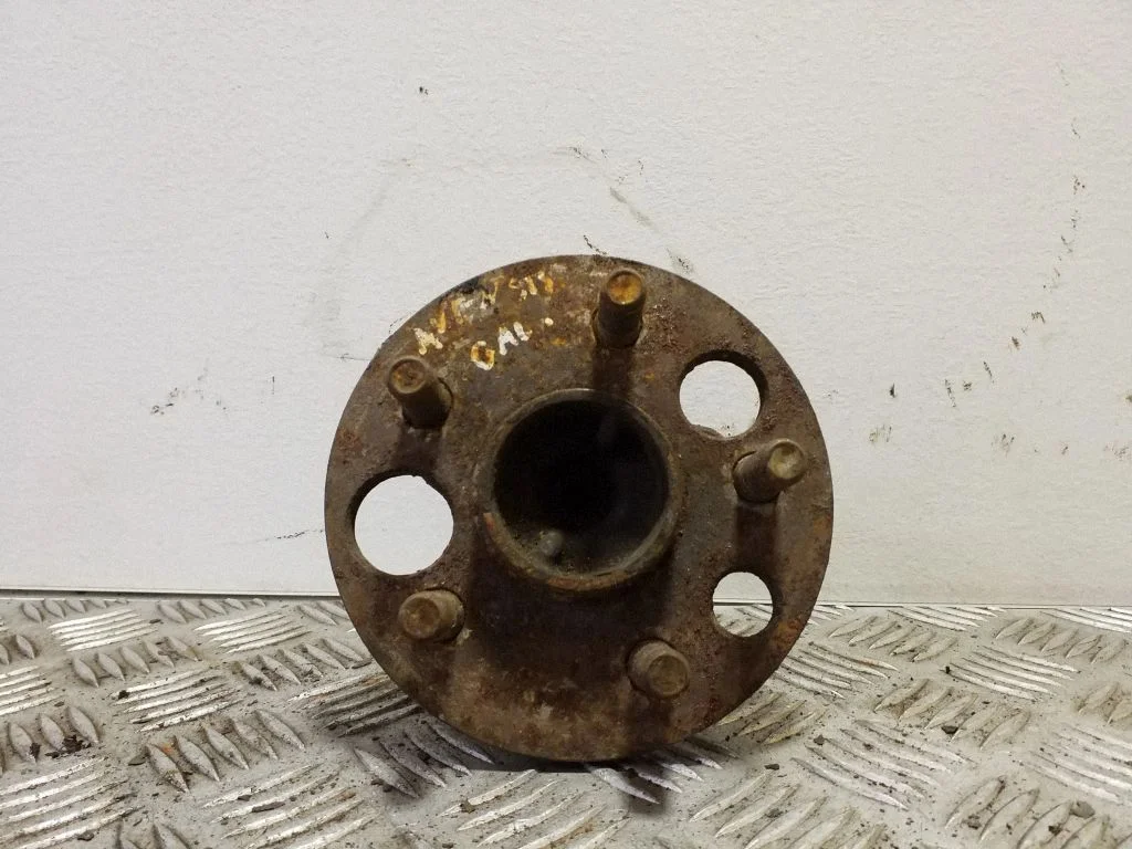 Rear wheel hub