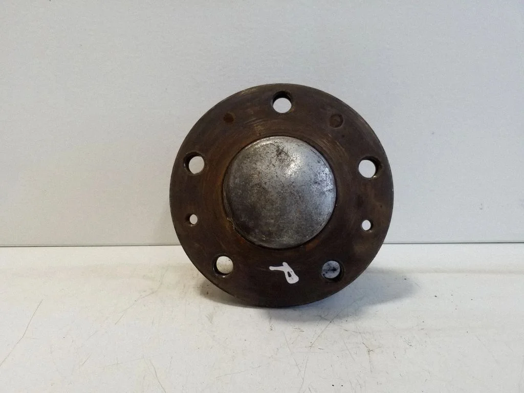 Rear wheel hub – right