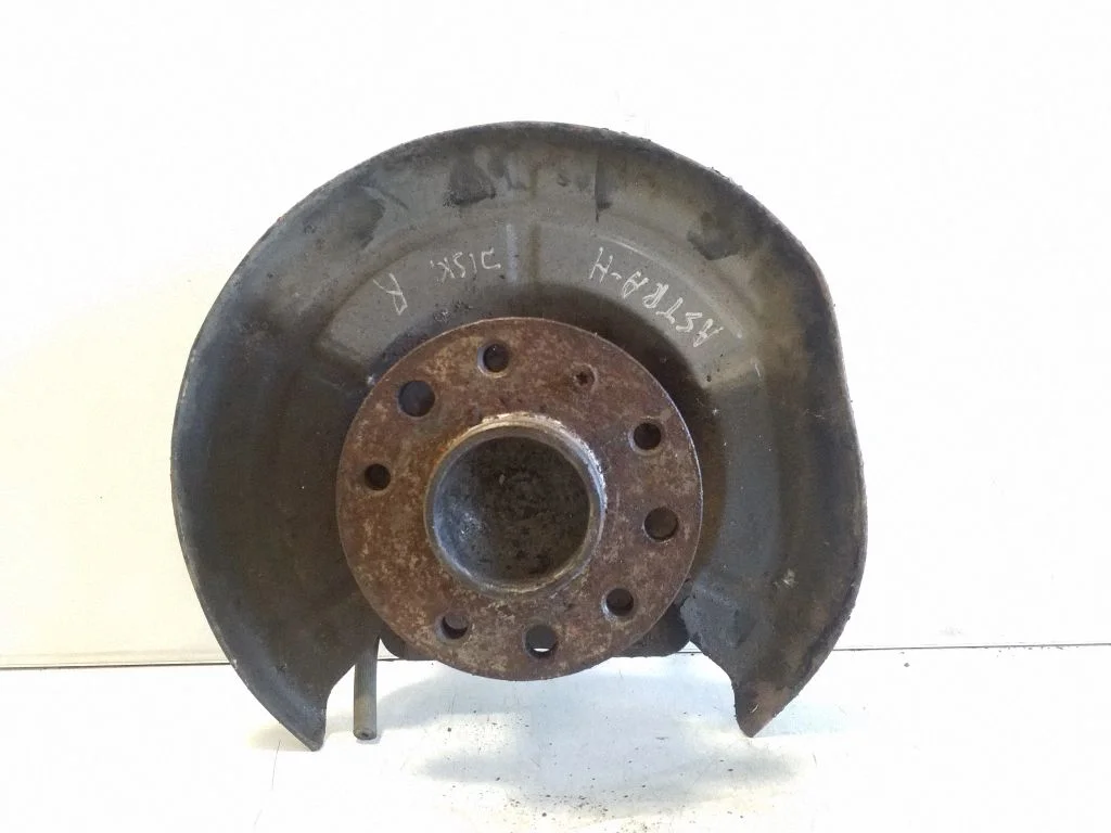 Rear wheel hub – right