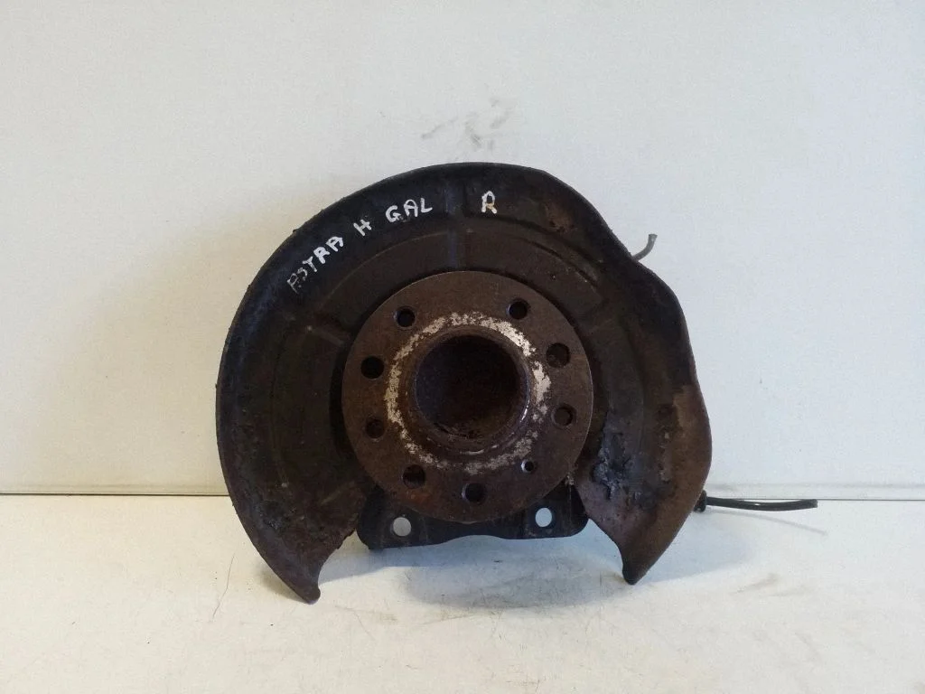 Rear wheel hub – right
