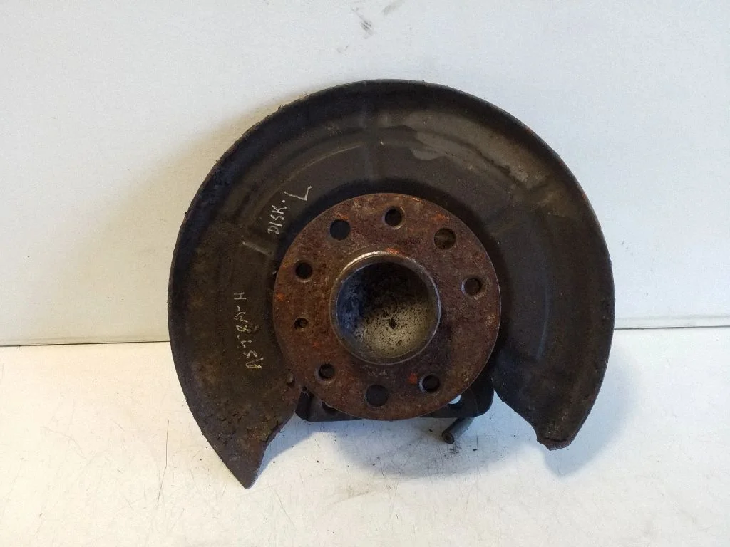 Rear wheel hub – left