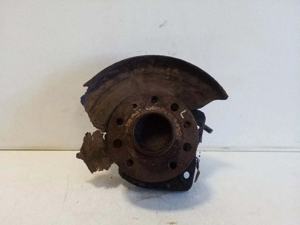 Rear wheel hub – left