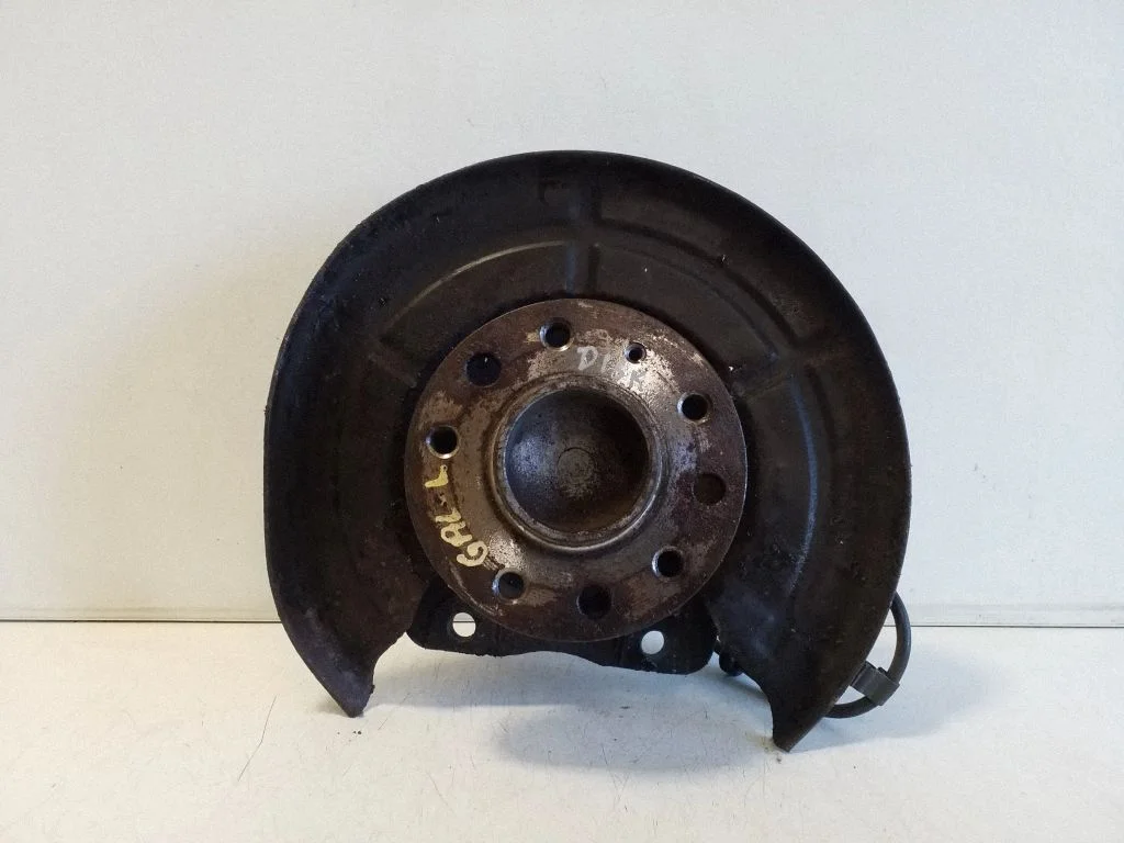 Rear wheel hub – left