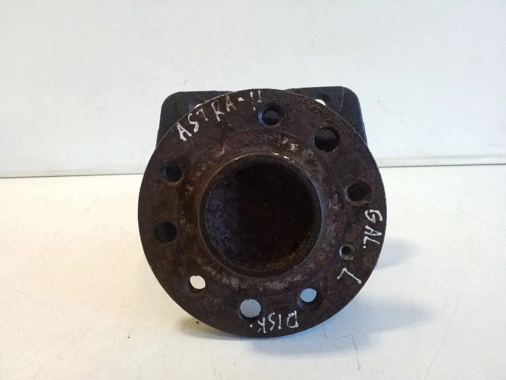 Rear wheel hub – left