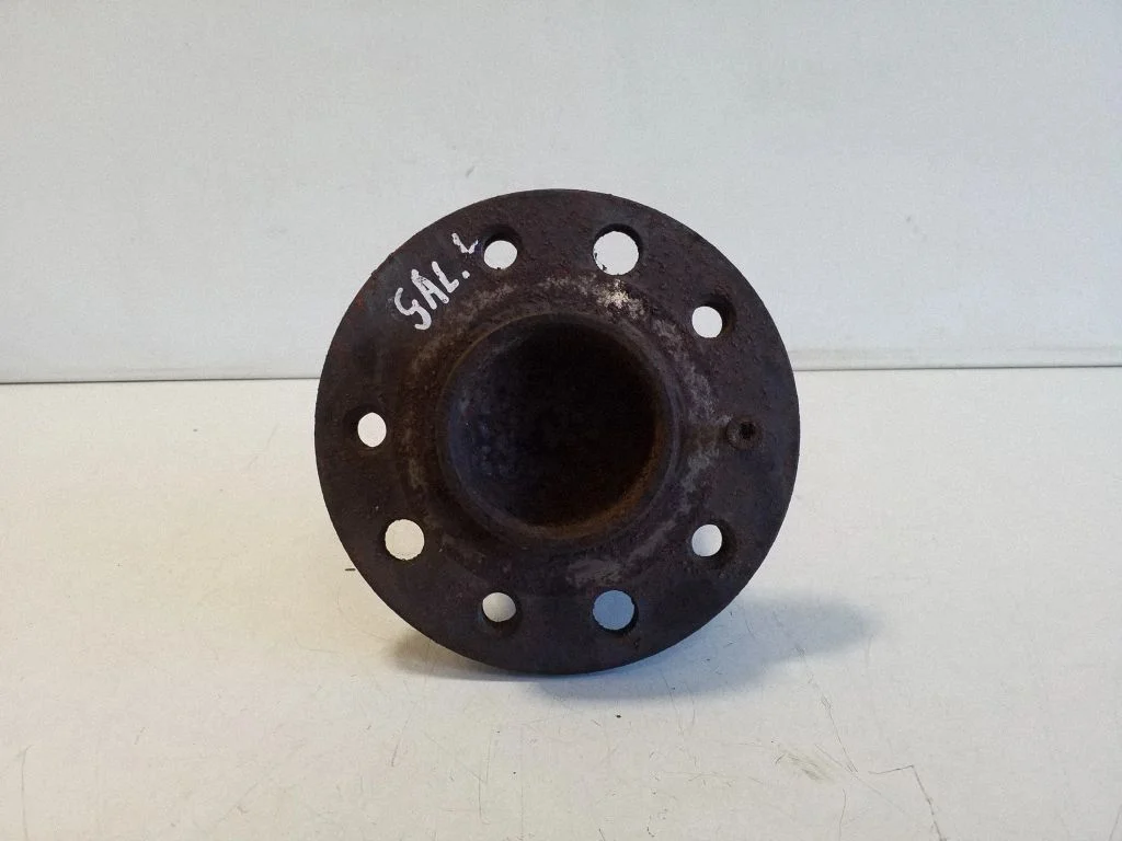 Rear wheel hub – left