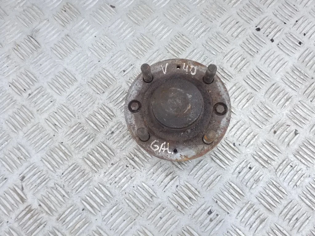 Rear wheel hub – Volvo S40, V40 (1995-2004)