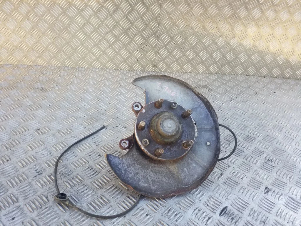 Rear wheel hub – left