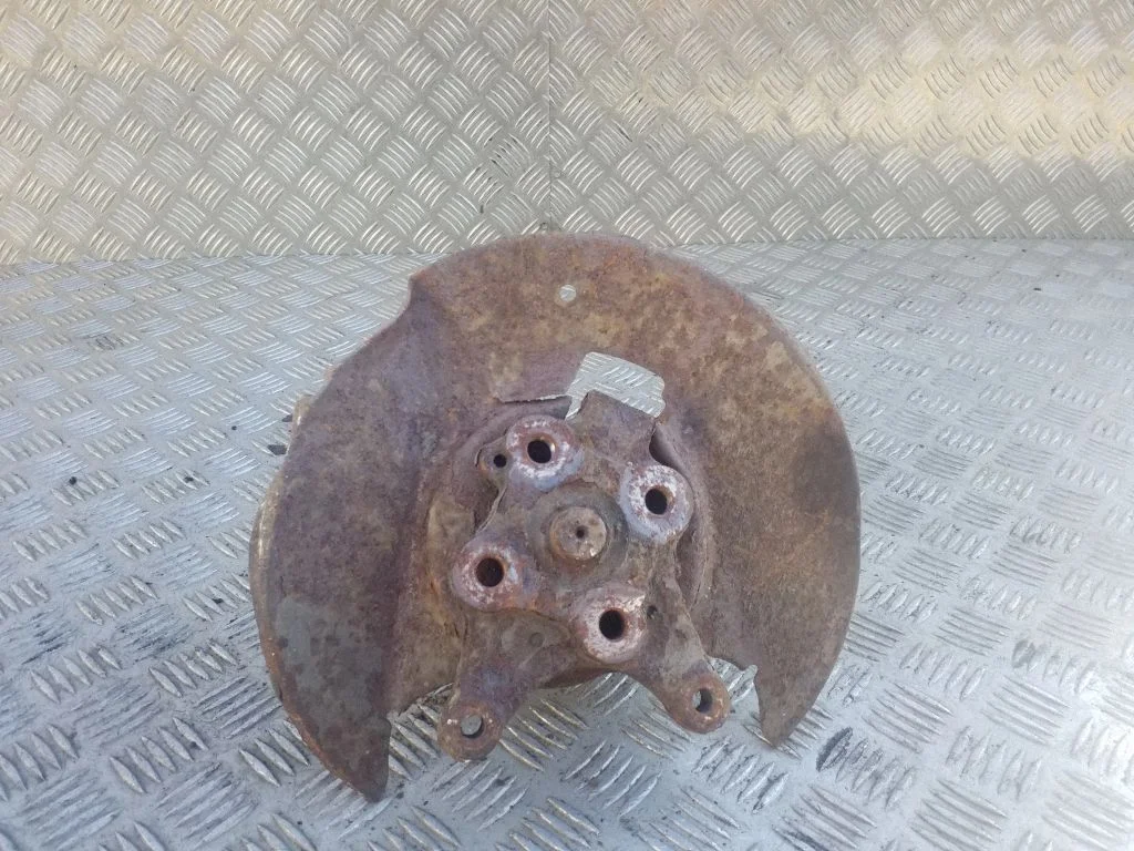 Rear wheel hub – left