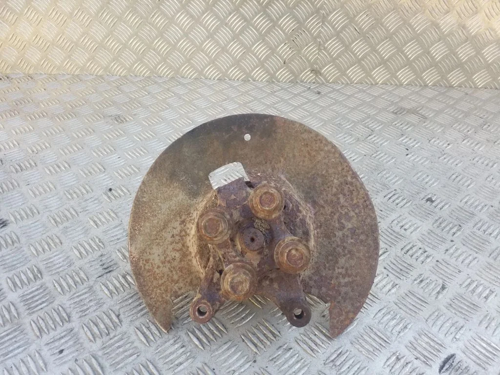 Rear wheel hub – right