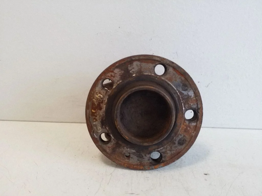 Rear wheel hub