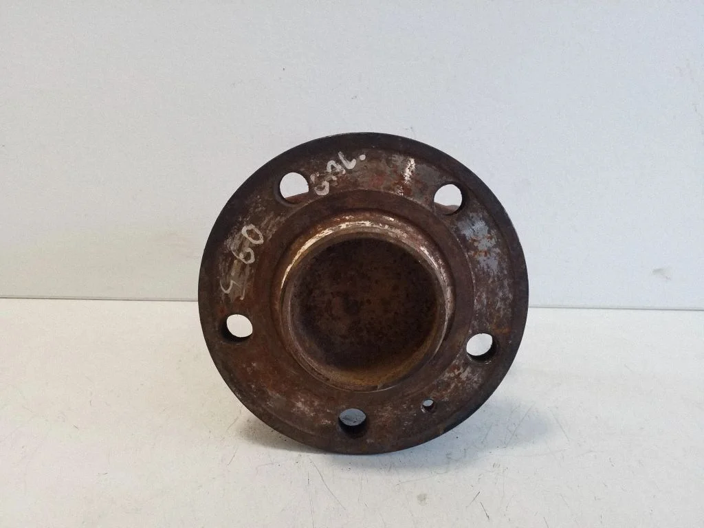 Rear wheel hub