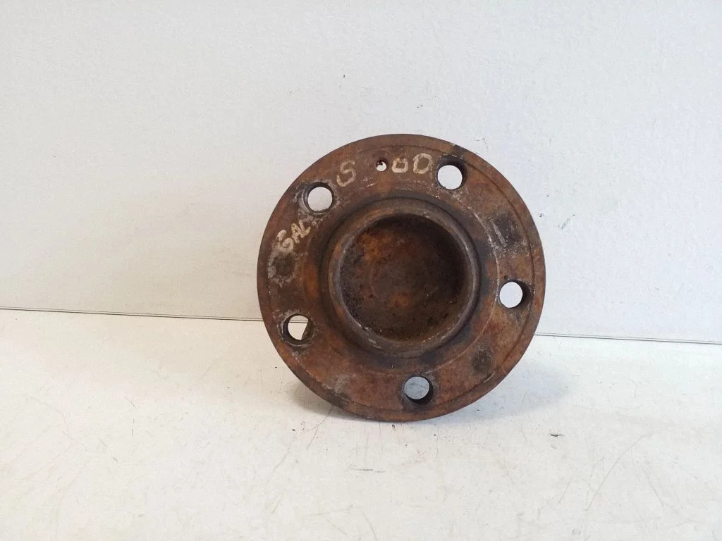Rear wheel hub