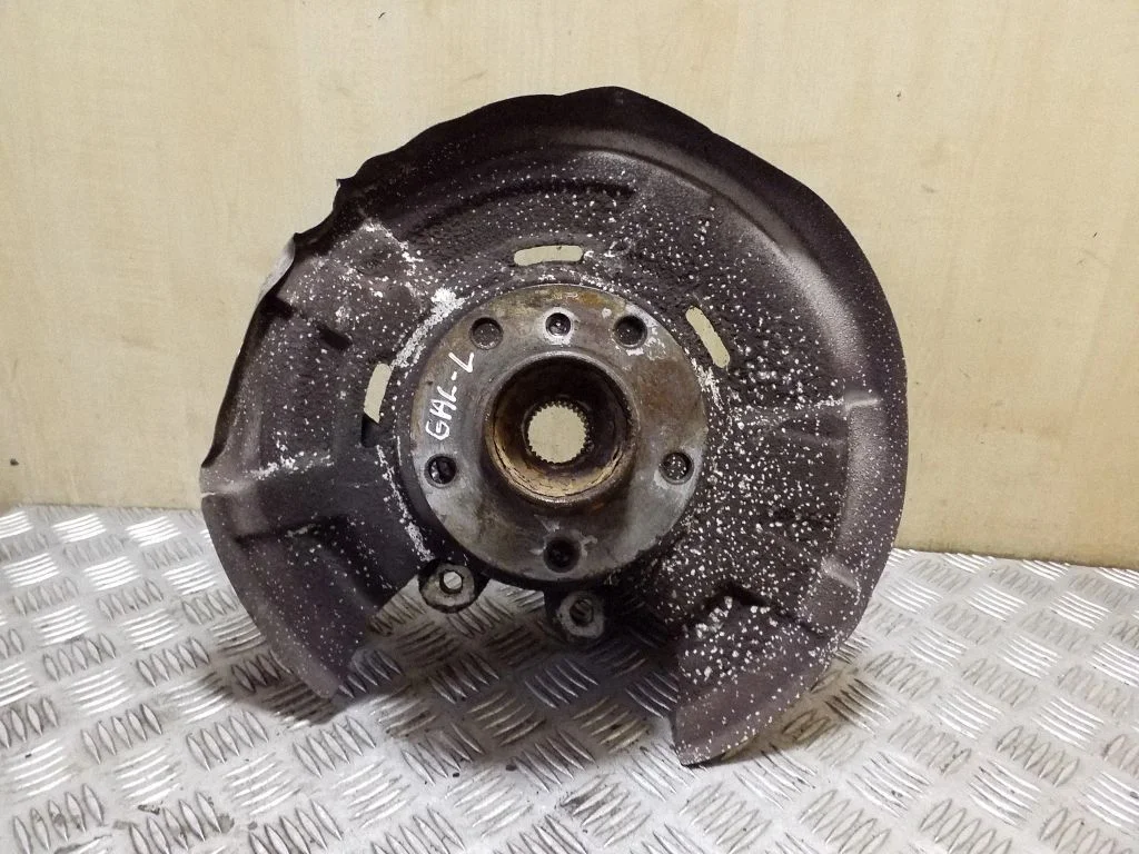 Rear wheel hub 6793769