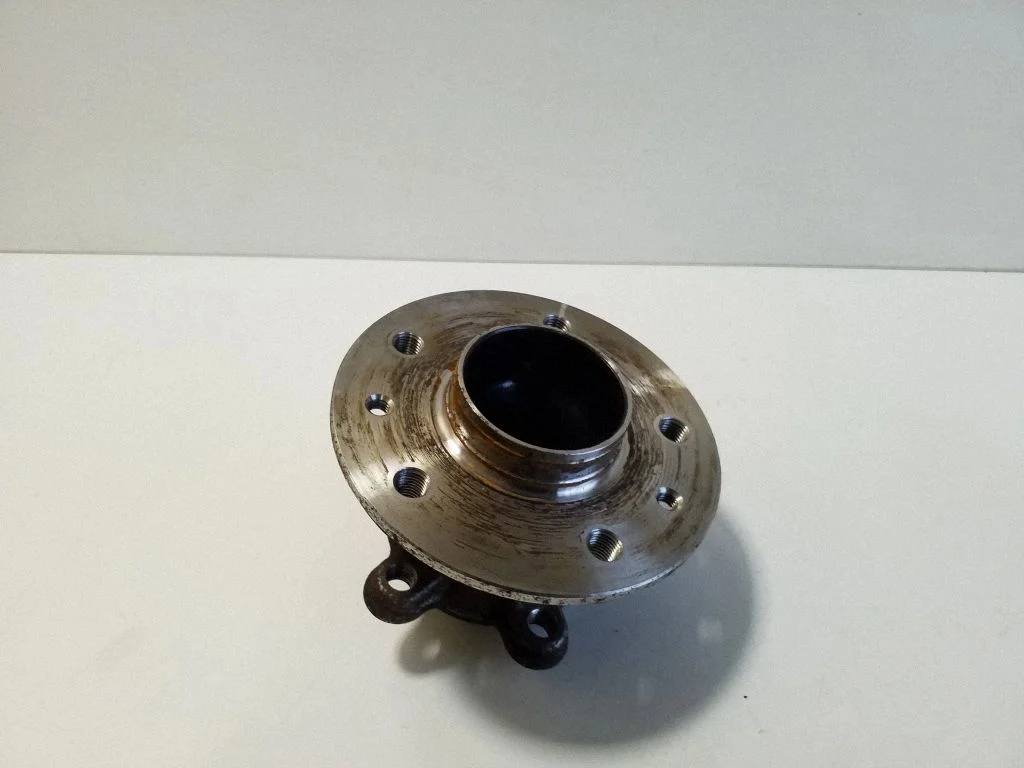 Tagumine rumm – tagumine vasak
