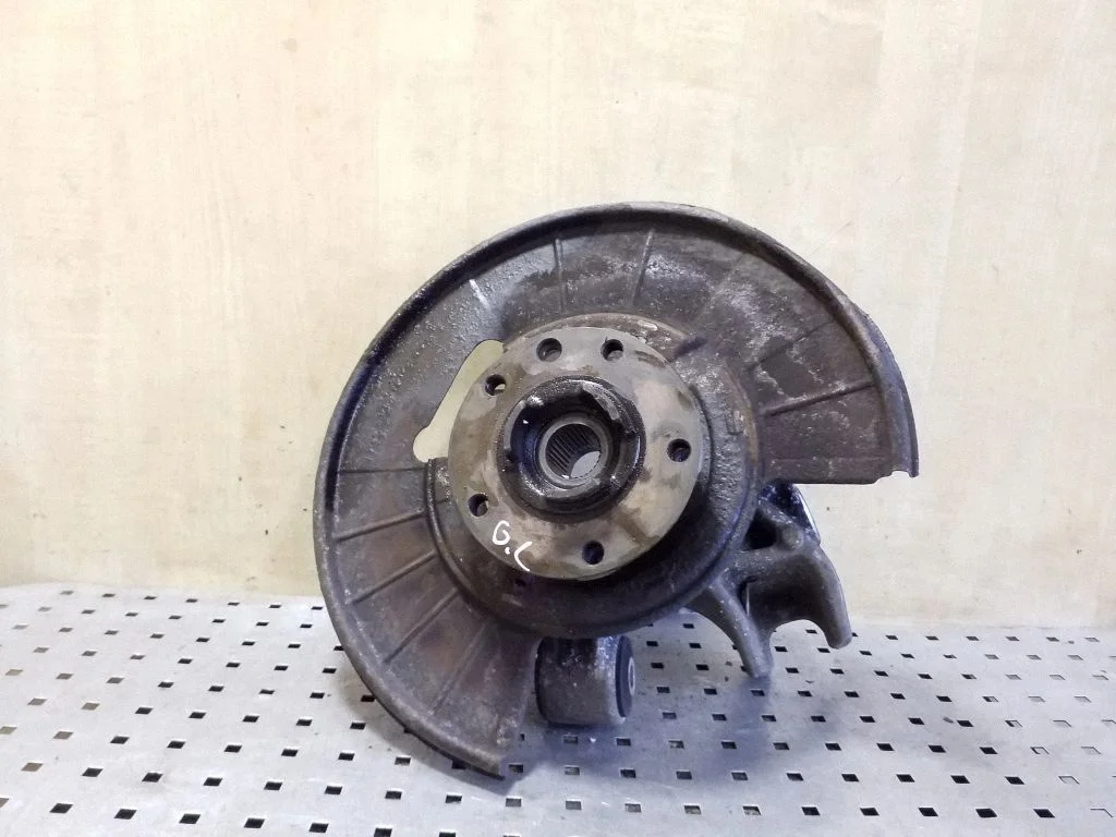 Rear wheel hub – left