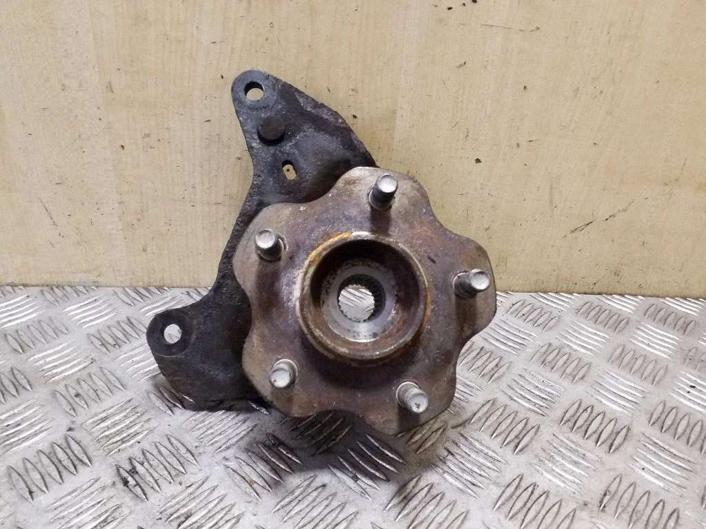 Rear wheel hub – right