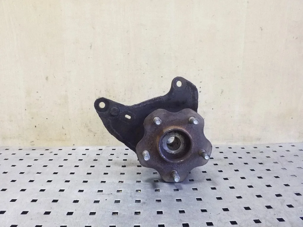 Rear wheel hub – left
