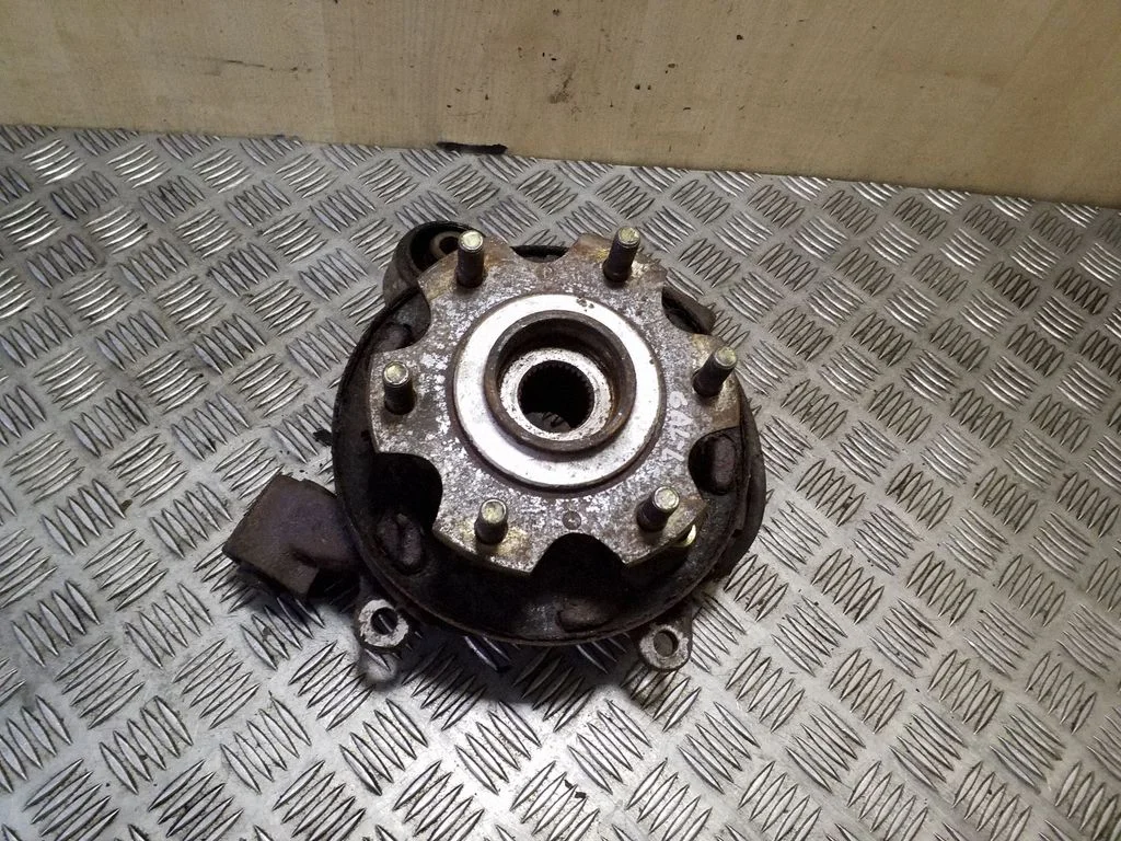 Rear wheel hub – left