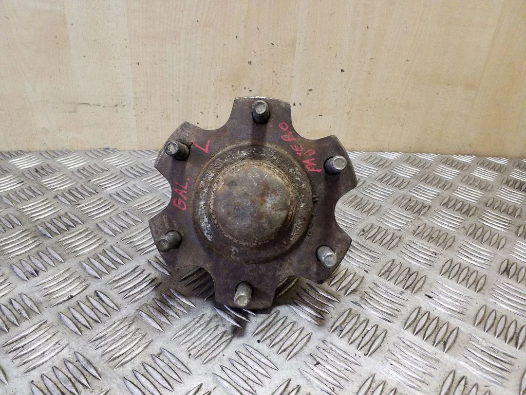 Rear wheel hub – left