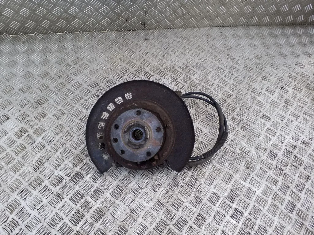 Tagumine rumm 7L8505435
