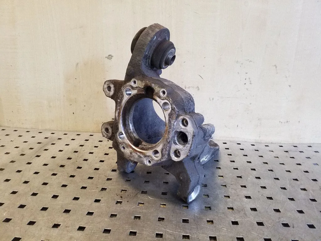 Rear wheel hub – left