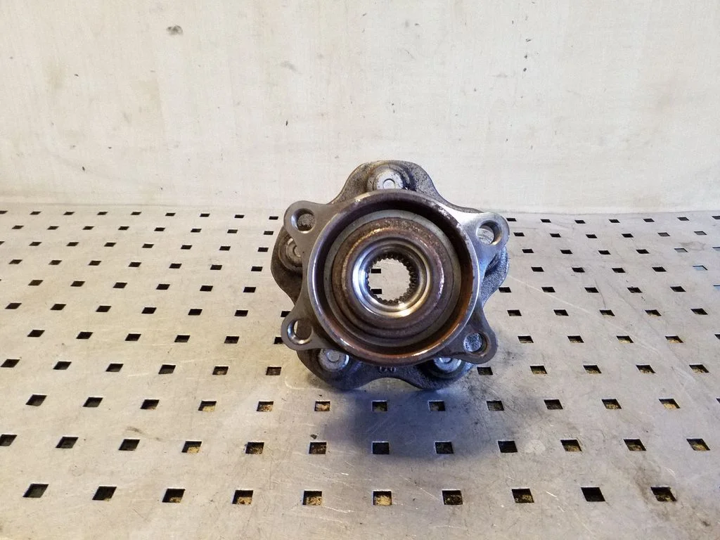 Rear wheel hub – left