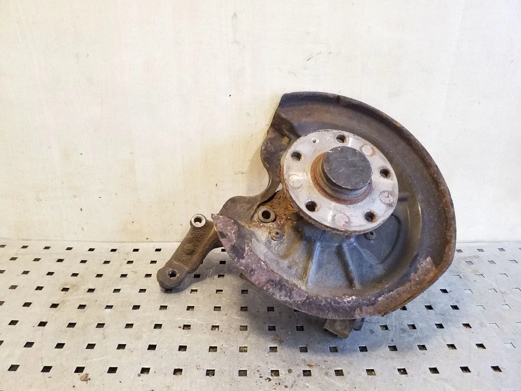Rear wheel hub – left