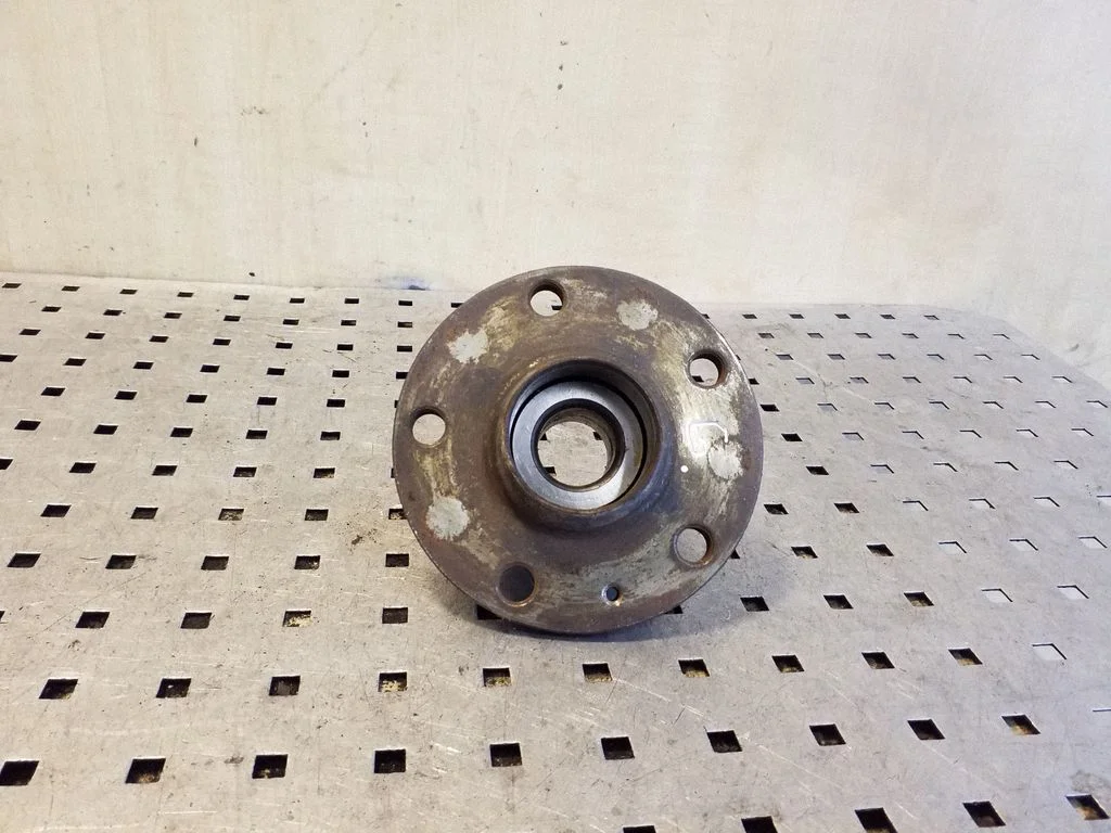 Rear wheel hub – left