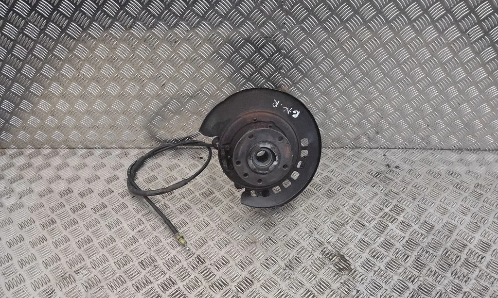 Rear wheel hub – right