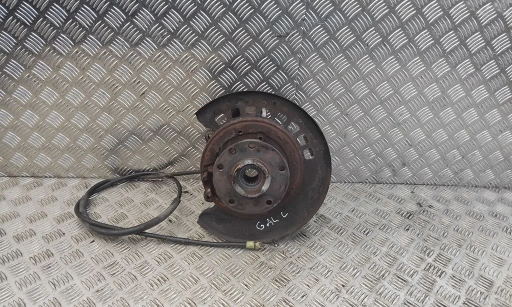 Rear wheel hub – left
