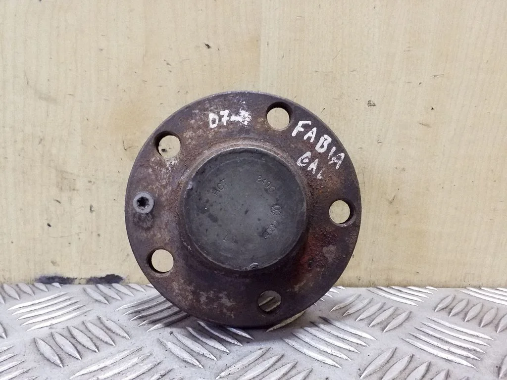 Rear wheel hub