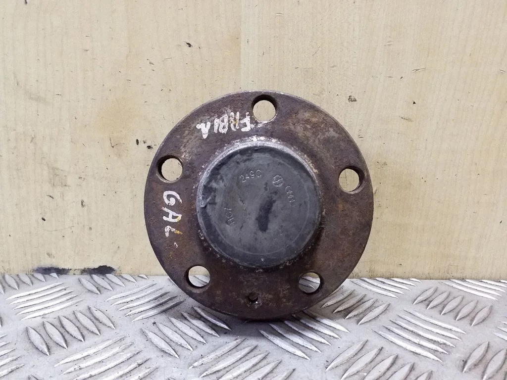 Rear wheel hub