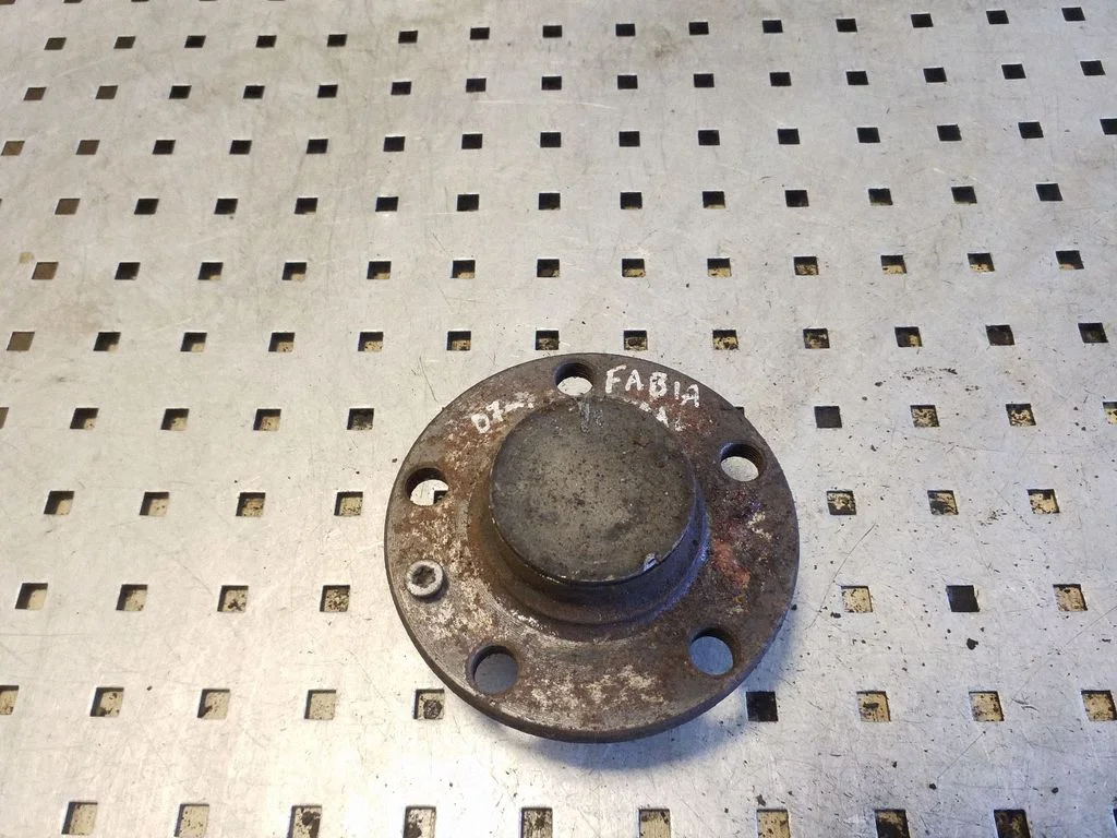 Rear wheel hub