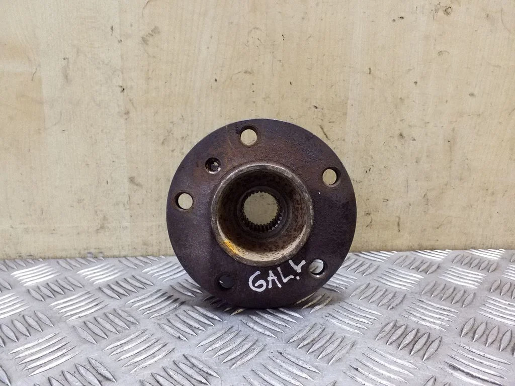Rear wheel hub – left