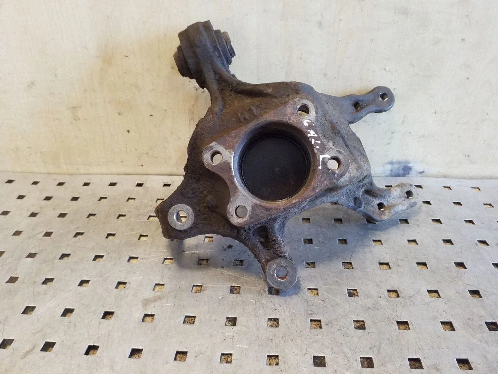 Rear wheel hub – left