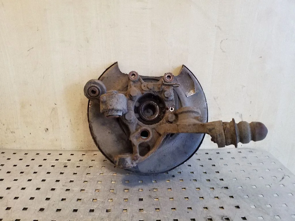 Rear wheel hub – rear right