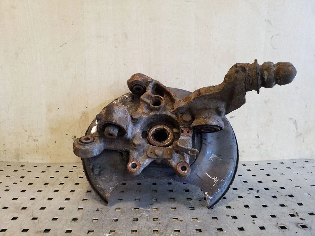 Rear wheel hub – rear left