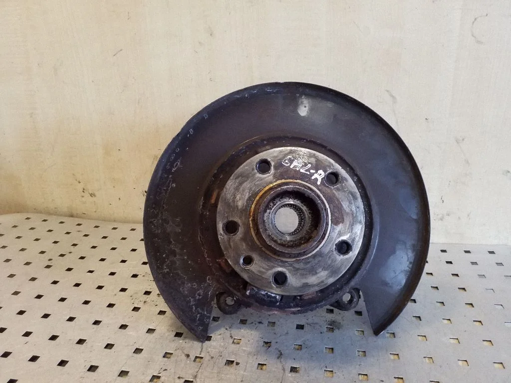 Rear wheel hub – rear right