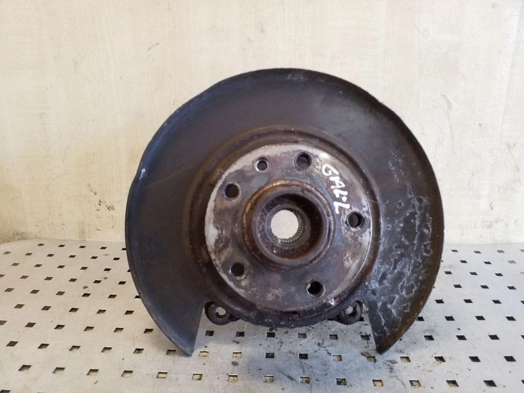 Rear wheel hub – rear left