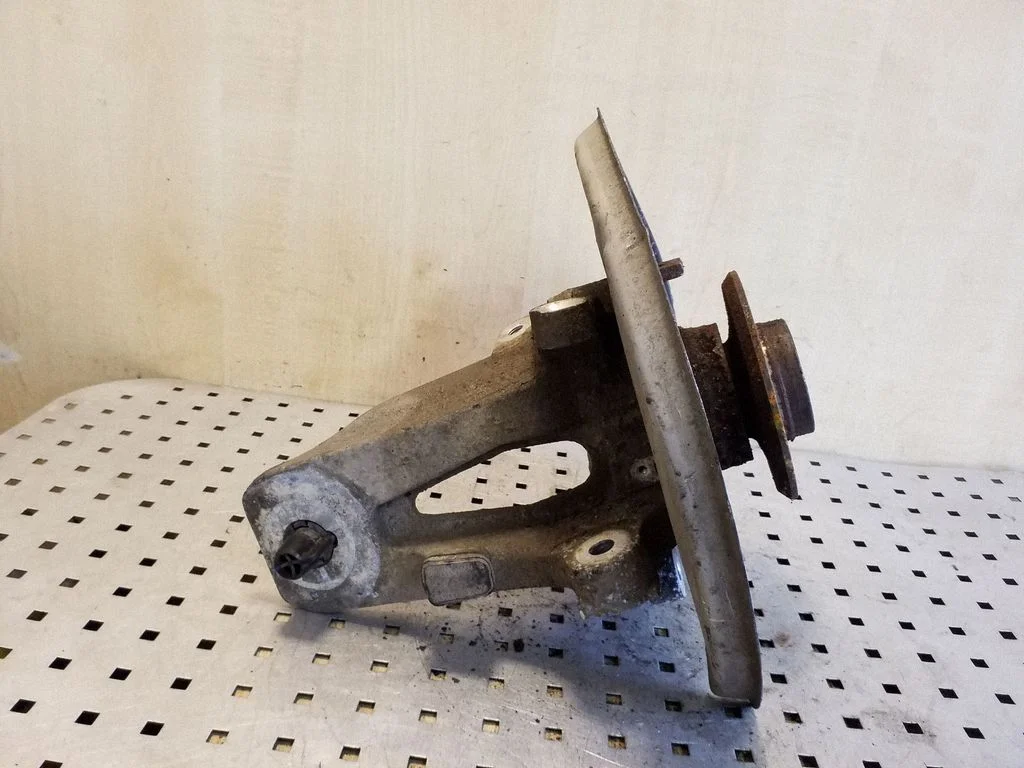 Rear wheel hub – rear right