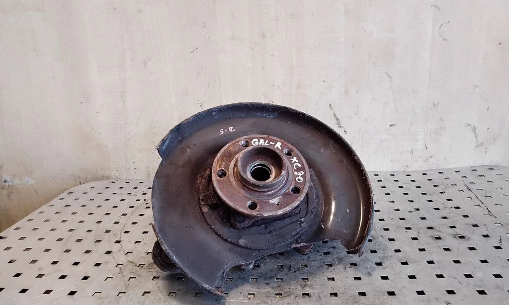 Rear wheel hub – right