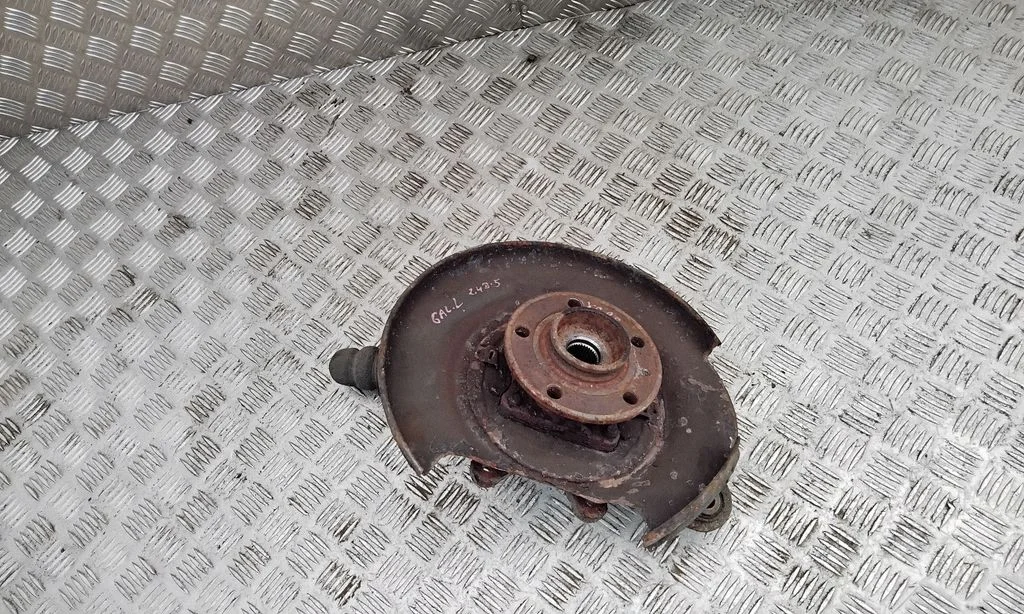 Rear wheel hub – left