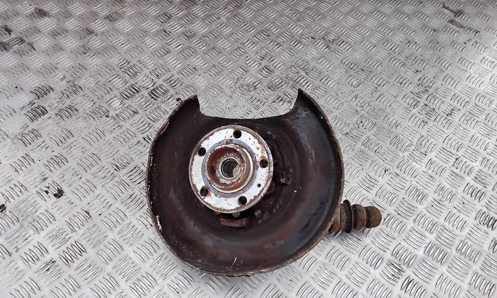 Rear wheel hub – left