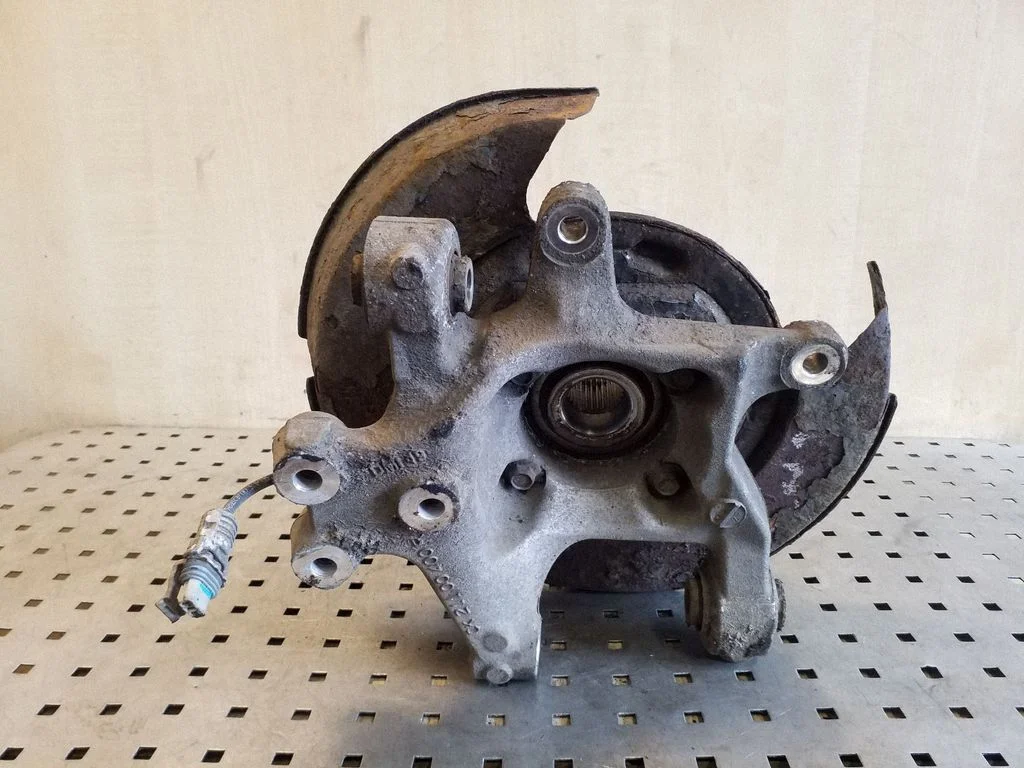 Rear wheel hub – rear right