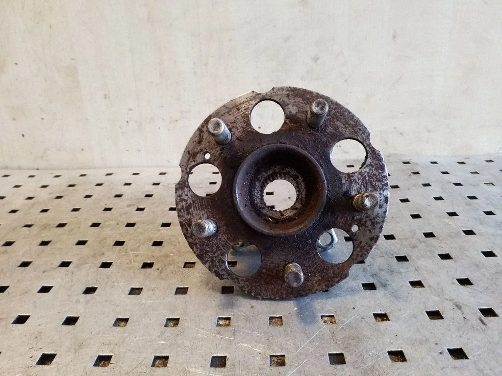 Rear wheel hub – left