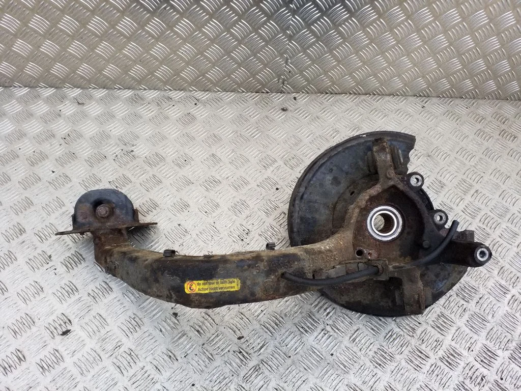 Rear wheel hub – rear right