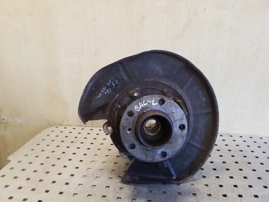 Rear wheel hub – rear left